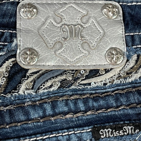 Miss Me Size 27 dark wash jeans signature boot, button flap pockets with designs - Picture 10 of 13
